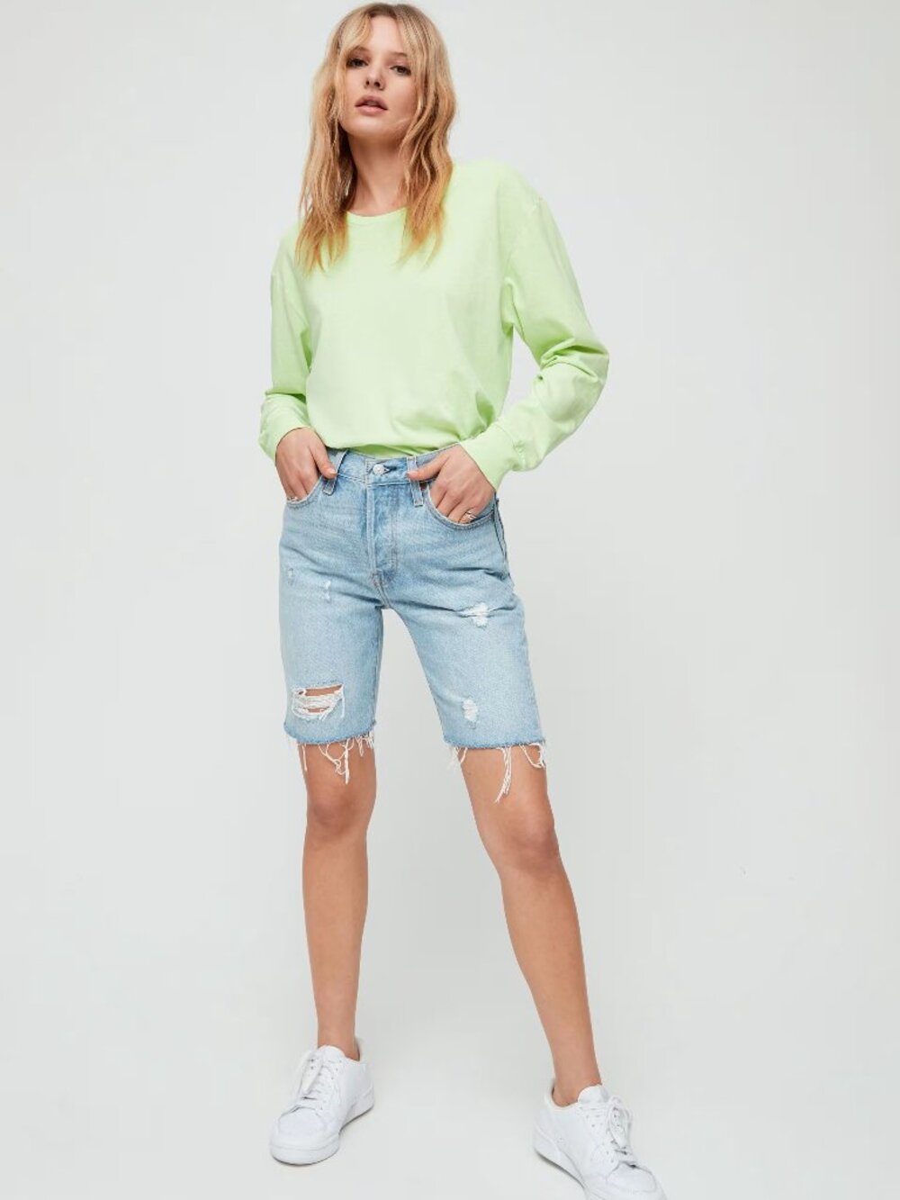 LEVI'S - 501 Distressed Light Blue Denim Bermuda Short - 90s / Y2K / Skater - 26